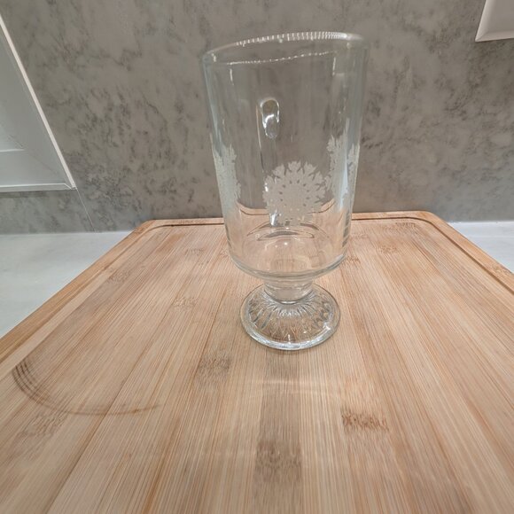 Vintage snowflake pedestal glass mug - Picture 6 of 7